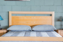 Cargar imagen en el visor de la galería, Cama Venecia de 1.40m