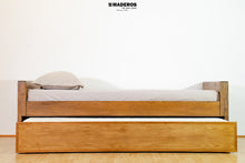 Cargar imagen en el visor de la galería, Cama Tarima Carmín Con Nicho 1.00m