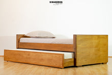 Cargar imagen en el visor de la galería, Cama Tarima Carmín Con Nicho 1.00m