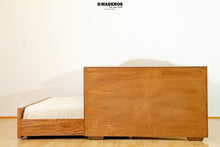 Cargar imagen en el visor de la galería, Cama Tarima Carmín Con Nicho 1.00m