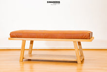 Cargar imagen en el visor de la galería, Puff Zapatero Ibérica