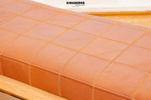 Cargar imagen en el visor de la galería, Puff Zapatero Ibérica