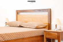 Cargar imagen en el visor de la galería, Cama Venecia de 1.40m