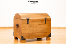 Cargar imagen en el visor de la galería, Baúl Curvo Orión