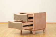 Cargar imagen en el visor de la galería, Mesa De Noche Golden