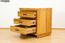 Cargar imagen en el visor de la galería, Mesa De Noche Stork