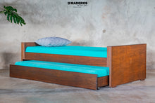 Cargar imagen en el visor de la galería, Cama Tarima Carmín Con Nicho 1.00m
